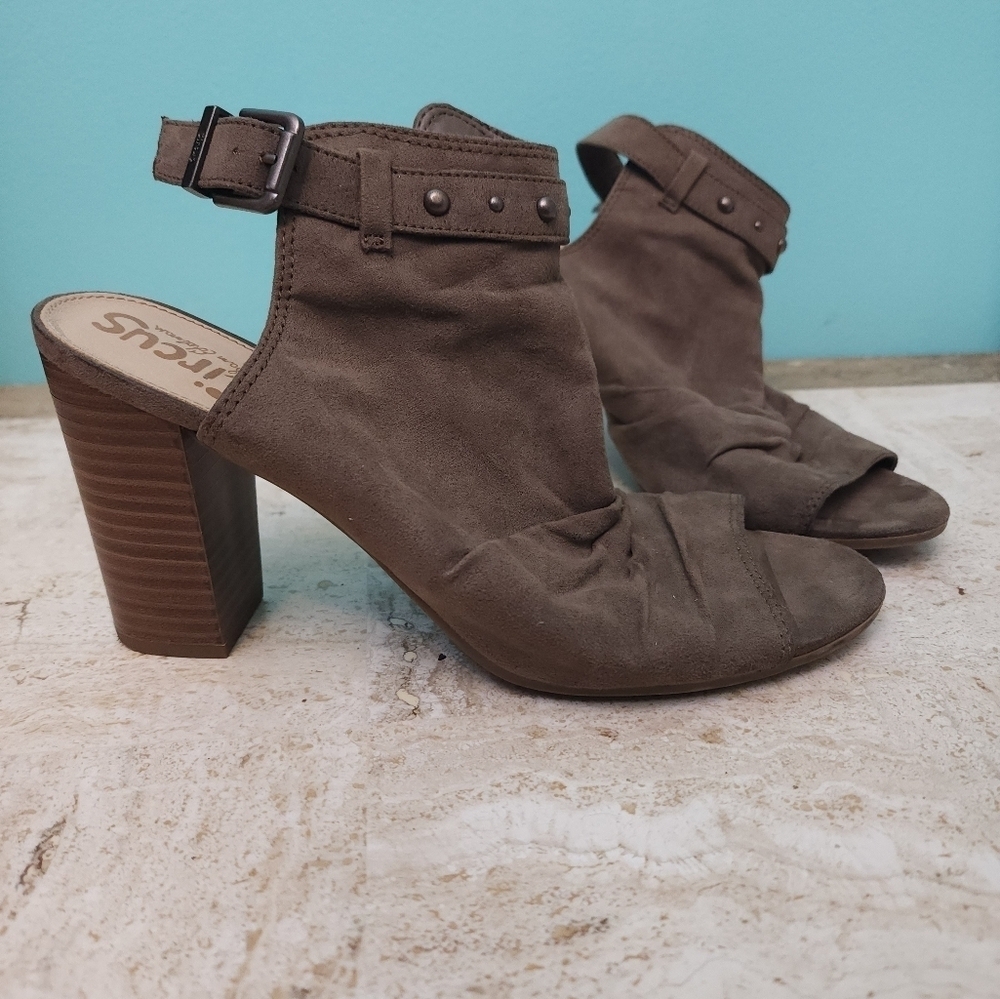 Circus by Sam Edelman Emmy Peep Toe Heeled Boot Size 8